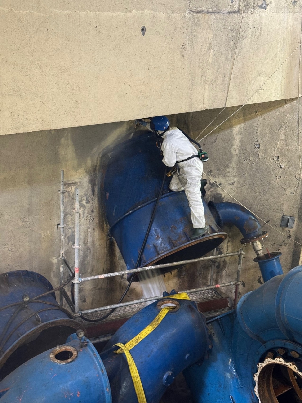 Préparation de surface par hydro-sablage.