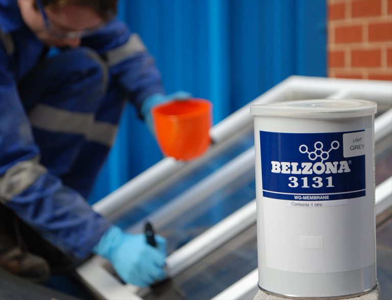 Belzona 3131 est un système d’étanchéification souple à application liquide conçu pour réparer et protéger durablement les toitures. Ce revêtement mono-composant à base d’uréthane peut être appliqué par tous les temps et offre une protection imperméable durable contre l’eau, les intempéries et les rayonnements UV.
